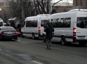 Քաղաքացիները միկրոավտոբուսներով ուղևորվեցին Եռաբլուր