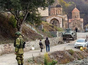 Հայ ուխտավորներին ռուս խաղաղապահներն ուղեկցել են Ստեփանակերտից Դադիվանք և Ամարաս