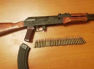 Մի խումբ անձինք ոստիկանության բաժիններում ապօրինի զենք զինամթերք են կամավոր հանձնել