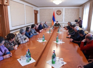 Արայիկ Հարությունյանի մոտ քննարկվել են բռնի տեղահանված հադրութցիների խնդիրները