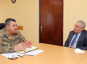 ՀՀ պաշտպանության նախարարը հանդիպել է ԶՈՒ ռազմաբժշկական վարչության ղեկավար կազմի հետ
