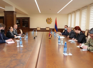 ՀՀ պաշտպանության նախարարն ընդունել է Ֆինլանդիայի դեսպանին