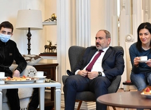 Նիկոլ Փաշինյանն ու Աննա Հակոբյանը հյուրընկալել են պատերազմում վիրավորված զինծառայողների, կամավորների․ լուսանկարներ