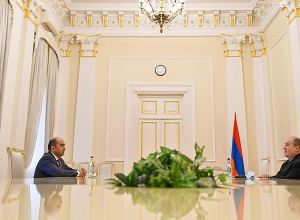 Արմեն Սարգսյանը հանդիպել է «Լուսավոր Հայաստան» խմբակցության ղեկավար Էդմոն Մարուքյանի հետ