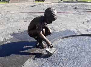 Գողացել են  Երևանի 2800-ամյակի այգու բրոնզաձույլ արձաններից մեկը. լուսանկարներ