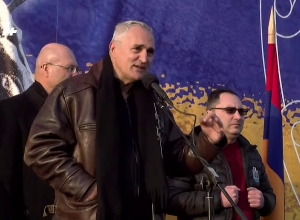 Վրաններ խփող և քաբաբ- խորոված ուտողները մրցակցում են, թե ով է գլխավորելու Հայաստանի հետագա ստրկացումը