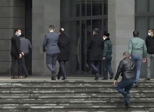 Члены правительства прибыли в МОНКС