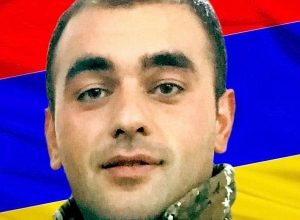 «Ուղևորվում է վիրավոր ընկերներին դուրս բերելու, սակայն, ավաղ, զոհվում է անօդաչու թռչող սարքի հարվածից»