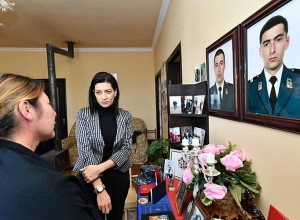Աննա Հակոբյանն այցելել է պատերազմում անմահացած եղբայրներ Գևորգ եւ Կարեն Գևորգյանների տուն