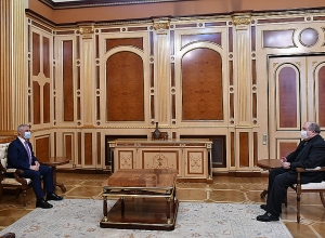 Армен Саркисян встретился с Артаком Товмасяном