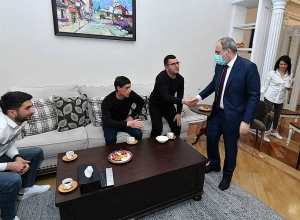 Վարչապետի ընտանիքը հյուրընկալել է զինվորների հերթական խմբին