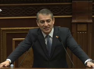 «Господин Марукян, ну что ж вы… да, ладно, если даже неправильно говорит, не разговаривайте  с места»: Ален Симонян