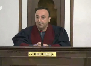 Հրայր Թովմասյանն ու Արևիկ Պետրոսյանն առաջարկում են Քոչարյանի դիմումը քննել բանավոր, հրապարակային