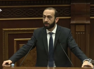 Առաջարկում եմ ընդառաջ գնալ ընդդիմությանն ու հիմա հանել ռազմական դրությունը․ Արարատ Միրզոյան