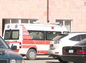 Ծեծկռտուք և դանակահարություն Էջմիածնում․ տուժողները հայր ու որդի են