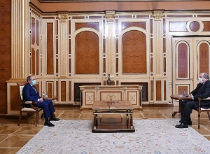 Nikol Pashinyan meets with Armen Sarkissian