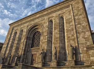 Մատենադարանը հերքում է արաբատառ ձեռագիր մատյանների անհետացման և վաճառքի մասին լուրը