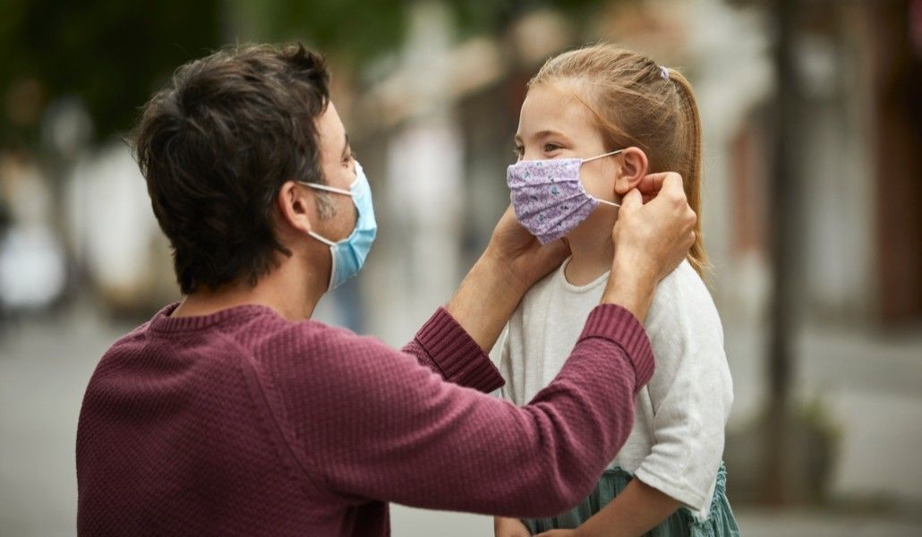 Father+helps+daughter+with+mask_82e9191c-c2a6-417c-9212-0df69a2539b8-prv