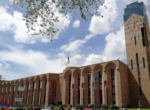 Թիվ 133 մանկապարտեզի ամբողջ աշխատակազմի ակցիան քաղաքապետարանի դիմաց․ ՈՒՂԻՂ