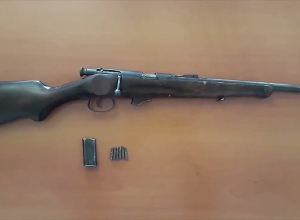 Մի խումբ անձինք ոստիկանության բաժիններում հանձնել են «Կալաշնիկովի» ինքնաձիգներ և այլ հրազեններ