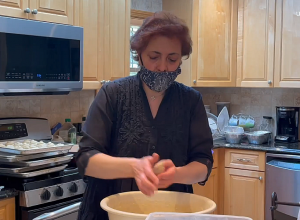 Հիսուս Քրիստոսի Հարության տոնի նախօրեին ամերիկահայը բազմազբաղ է, տունն էլ՝ անուշաբույր