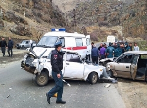 Վայք-Ջերմուկ ավտոճանապարհին բախվել են երեք ավտոմեքենաներ․ կան տուժածներ