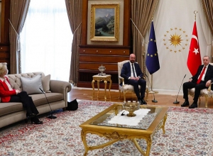 Премьер-министр Италии назвал Эрдогана диктатором