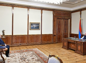 Արմեն Սարգսյանն ընդունել է քաղաքագետ Արա Պապյանին