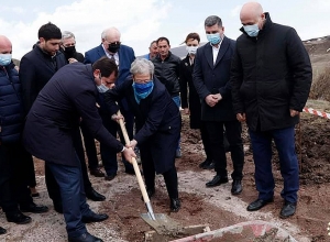 ԵՄ դեսպանը ներկա է գտնվել  Հրազդան կոշտ թափոնների աղբավայրի շինարարության մեկնարկին