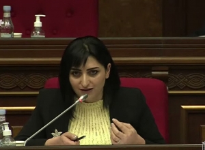 Мы в парламенте уже не соблюдаем режим карантина, который мы сами приняли: Товмасян