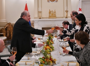 Ի պատիվ Հայաստանի նախագահի պաշտոնական ընթրիք Վրաստանի նախագահի նստավայրում