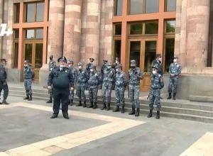 Արցախում ծառայող ժամկետային զինծառայողների հարազատները  հանդիպում են  Նիկոլ  Փաշինյանի  հետ