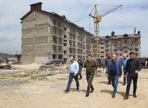 В Степанакерте будет сдано в эксплуатацию более тысячи квартир: Араик Арутюнян