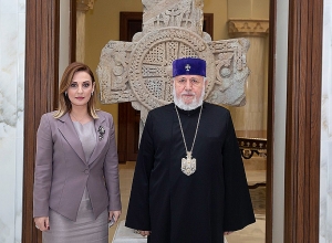 Կաթողիկոսն ընդունել է Լիբանանի երիտասարդության և սպորտի նախարարին