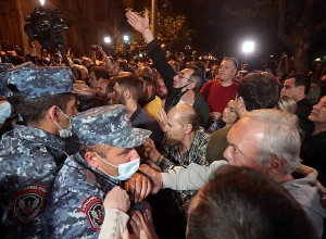 Քննություն է տարվում՝ պարզելու  դատախազության  վարչական շենքի դիմաց տեղի ունեցած միջադեպի հանգամանքները