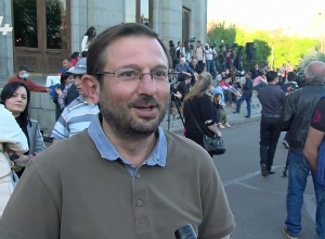 «Я договорился с 2 турецкими журналистами встретиться во время шествия с факелами: пришёл, когда сжигали их флаг»