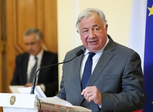 Азербайджан обязан незамедлительно освободить всех военнопленных: председатель Сената Франции