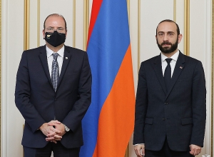 Арарат Мирзоян и министр обороны Кипра отметили важность незамедлительного возвращения пленных