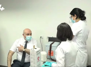 Генеральный директор Национального центра контроля и профилактики заболеваний МЗ вакцинировался