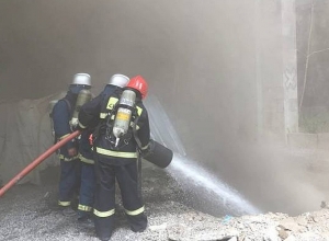 Արամի փողոցի թիվ 80 հասցեի մոտակայքում բռնկված հրդեհը մարվել է. երկու հրշեջ ծխահարվել է