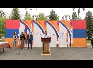 Гагик Царукян встретился с молодыми людьми, желающими присоединиться к ППА