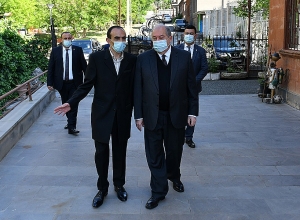 Նախ և առաջ ազնիվ մտավորական և պարզ մարդ. նախագահն այցելել է Արցախի հերոս, գեներալ-մայոր Արկադի Տեր-Թադևոսյանի ընտանիքին