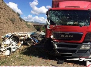 Բախվել են բեռնատարը և «Gazele» մակնիշի ավտոմեքենան․ վերջինիս ուղևորը տեղում մահացել է