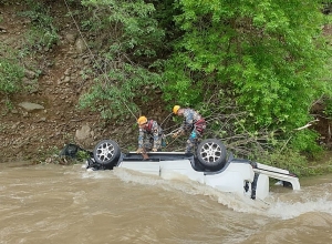 «Honda CR-V» մակնիշի ավտոմեքենան դուրս է եկել ճանապարհի երթևեկելի գոտուց, գլորվել ձորը և հայտնվել «Կարկառ» գետում