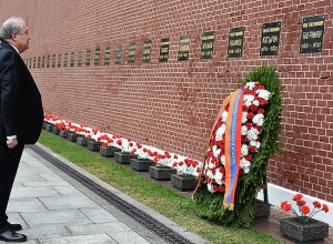 Արմեն Սարգսյանը Մոսկվայում հարգանքի տուրք է մատուցել մարշալ Հովհաննես Բաղրամյանի հիշատակին