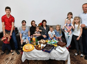 Հյուրընկալվեցինք նաև Քեսաբլյանների ընտանիքում, որտեղ շուտով ծնվելու է ընտանիքի տասներորդ զավակը․ Աննա Հակոբյան