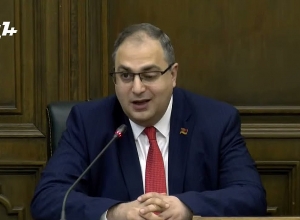 Եթե կոնֆլիկտ եք ման գալիս, ես պատրաստ եմ․ Վարդանյանը՝ լրագրողին