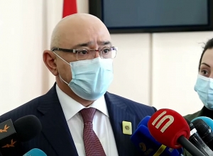 Плакаты, размещенные досрочно, не являются нарушением закона: Мукучян