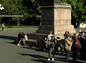 Деятели искусств и граждане возложили цветы к могиле Спендиарова