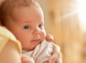 Ո՞ւմ և ի՞նչ չափով է վճարվում մինչև երկու տարեկան երեխայի խնամքի նպաստը